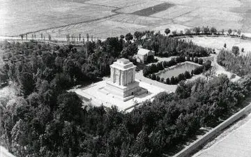 آرامگاه فردوسی؛ دهه ۵۰