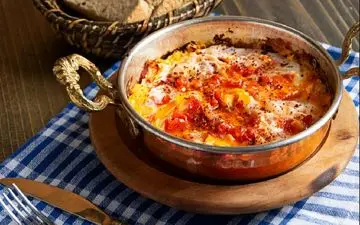 طرز تهیه املت با رب گوجه فرنگی | صبحانه‌ای ساده و خوش‌طعم قهوه‌خانه‌ای