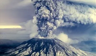 فیلم/ فوران یک کوه آتشفشان در اندونزی
