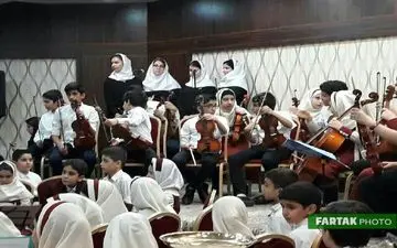 
فیلم/رقص پزشکان مرهم با لباس کٌردی در هتل پارسیان کرمانشاه