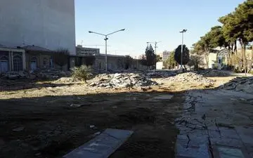 دلجویی رئیس اداره اوقاف از یک هنرمند بعد از تخریب قبر پدرش