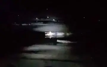 لحظه محاصره شدن ماهیگیر توسط کروکودیل ها! +فیلم 