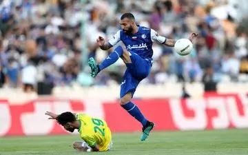 تراکتور و استقلال ۱۰ نفره شدند/ قایدی با اخراج چشمی کاپیتان شد