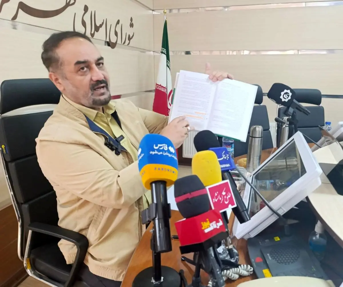 درویشی: مسئولان به امید انحلال، وظایف قانونیشان را انجام نمیدهند/تاخیر ۱۴ روزه فرمانداری در اعلام سلب عضویتها ترک فعل است