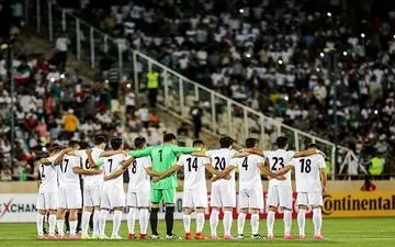 یک دقیقه سکوت به احترام زلزله‌زدگان کرمانشاه/ بازوبند مشکی روی بازوی شاگردان کی‌روش