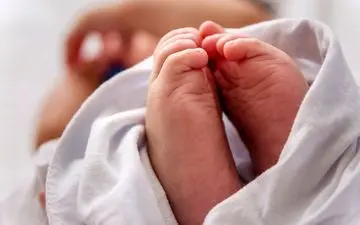 جسد نوزاد 4 ماهه در جوی آب| هر کسی دید دلش کباب شد

