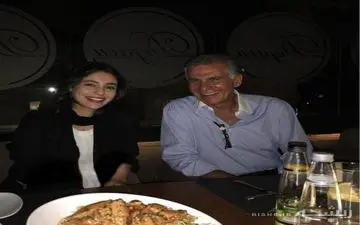 عکس یادگاری دختر بازیگر ایرانی با "کیروش"