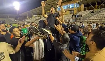 جشن بقا به سبک صعود؛ یورش 5 هزار هوادار پاس به زمین!