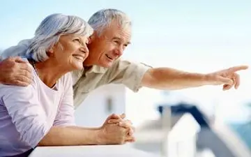 چرا افراد بالای ۸۰ سال دیرتر می‌ میرند؟