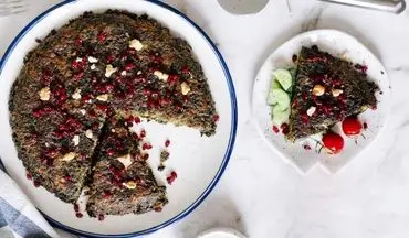 طرز تهیه کوکو سبزی مجلسی با زرشک و گردو؛ غذای ساده اما پرطرفدار