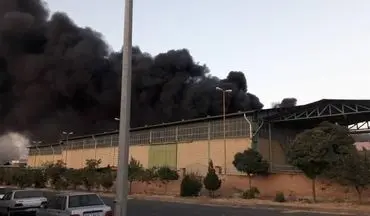 آتش سوزی در یک واحد صنعتی  شهرک اشتهارد