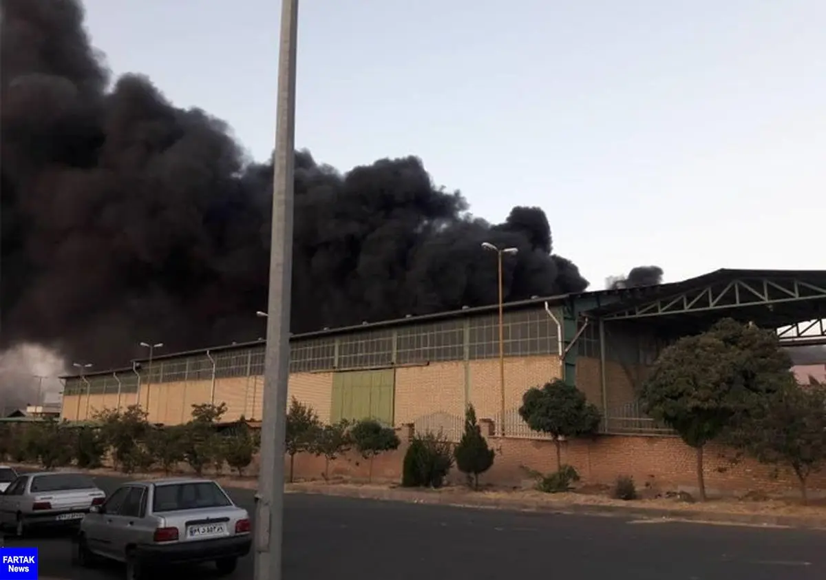 آتش سوزی در یک واحد صنعتی  شهرک اشتهارد