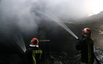 آتش سوزی در بازار تبریز با تلاش آتش نشانان اطفا شد