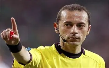 جونیت چاکر داور بازی سوئد - ایتالیا شد 