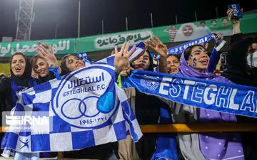 استقرار بانوان در طبقه دوم آزادی؛‌ سرمربی سپاهان تماشاگر بازی استقلال و پیکان