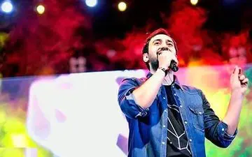 شوخی خواننده پاپ با رییس جمهور در کنسرت موسیقی اش 