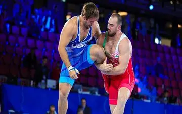 مسابقات جهانی کشتی آزاد| زارع با شکست قهرمان المپیک فینالیست شد