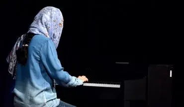 نواختن پیانوی نونهالان از آکادمی موسیقی خونیای دانوش در دومین فستیوال موسیقی دانوش 