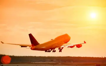 چرا دمای بالا می‌تواند هواپیما را برای بلند شدن از زمین خیلی سنگین کند؟
