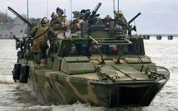 مقابله با اغتشاش‌گران با ضدهوایی و قایق‌ موتوری! + فیلم