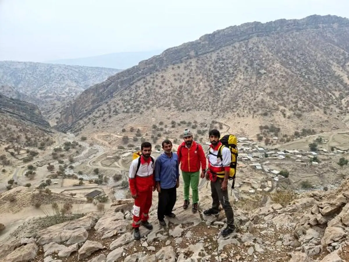 نجات جان مرد 51 ساله در ارتفاعات سرتنگ بیدک شهرستان باشت توسط امدادگران گ احمر 