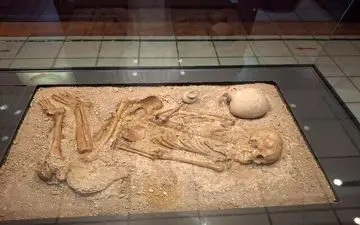 کشف اسکلت ۳۲۰۰ ساله یک زن در بابل؛ گواهی از عصر آهن