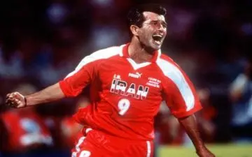  استیلی رای خود را به صندوق انداخت+عکس