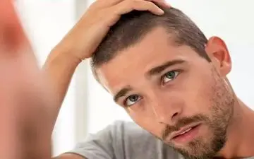 استرس و ریزش مو: چرا فشارهای روحی موهای شما را تهدید می‌کنند؟
