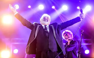 عکسی زیر خاکی از ابراهیم حامدی و همسرش| این عکس از ابی و همسرش غوغا به پا کرد!