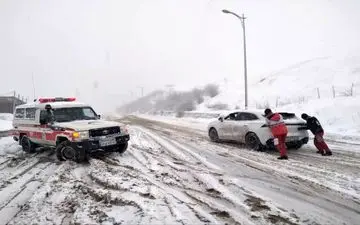  صدها خودرو در این استان گرفتار کولاک و برف شدند 