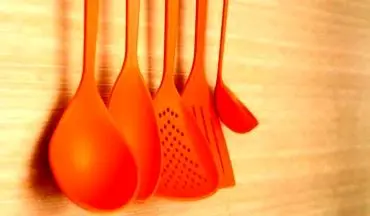 پختن غذای گرم با قاشق پلاستیکی باعث تیرویید می شود! 