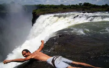 10 مکان عجیب و دیدنی جهان 