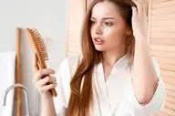 ریزش مو را متوقف کنید: ۴ عادت روزانه که سلامت موها را تضمین می‌کند