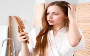 ریزش مو را متوقف کنید: ۴ عادت روزانه که سلامت موها را تضمین می‌کند