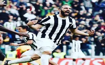 پیروزی تیم فوتبال یوونتوس با درخشش ایگواین 