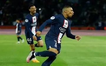 پاری‌سن‌ژرمن یک دستش را روی جام گذاشت 