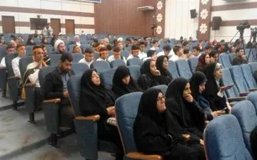 مراسم شب شعر "بر منبر خون" در قم برگزار شد