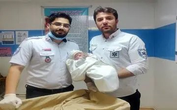 زایمان اضطراری نوزاد در آمبولانس اورژانس سقز