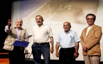 «گام‌های پرواز» رونمایی شد/ مستندی درباره پیشکسوتان رادیو