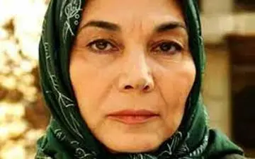 تصاویری از مراسم بارانی تشییع پیکر پروانه معصومی در رشت
