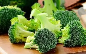 اگر به دنبال پیشگیری از آلزایمر هستید از این سبزی غافل نشوید!