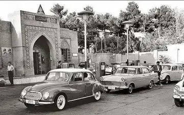 پمپ بنزین دروازه دولت تهران در سال ۱۳۴۰ +عکس