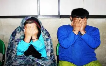 رابطه بی‌شرمانه دختر دبیرستانی داخل پژو پارس وسط خیابان