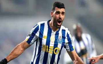 لیگ فوتبال پرتغال|طارمی در ترکیب پورتو مقابل پاکوس دفریرا
