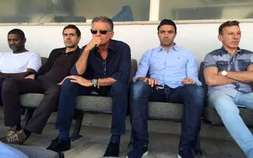 تاج در آستانه حل مشکل حضور مربیان ایرانی تیم ملی/ طبق قرارداد کی‌روش موظف است دستیار ایرانی داشته باشد؟