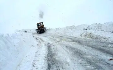 بارش یک و نیم متر برف در محور اسالم به خلخال / تردد فقط با زنجیر چرخ