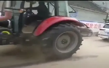 فیلم/ جدال دیدنی لکسوس ۵۷۰ با تراکتور ۶ سیلندر