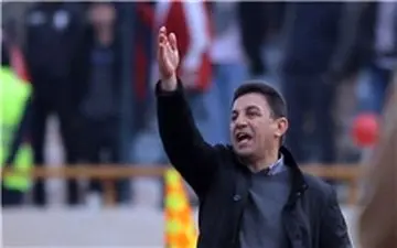 سرمربی اسبق آبی و قرمز پوشان :حرف بزنیم پدر ما را در می‌آورند!