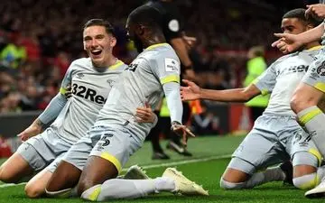 منچستریونایتد ۱۰ نفره اولین جام فصلش را از دست داد