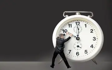 فردا شب ساعت‌ها را یک ساعت به جلو بکشید